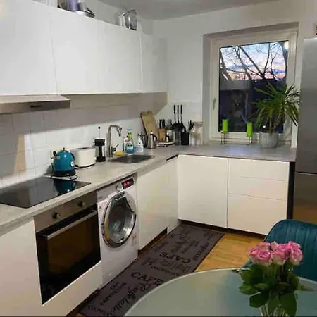 Beautiful 2-bedroom In Center Apartment